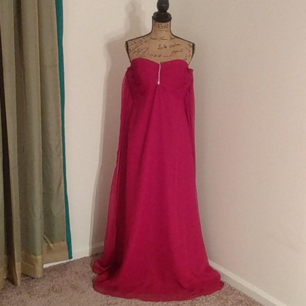 Expressions by Forever Yours Women's Off Shoulder Formal Gown Size 12 Red NWT
